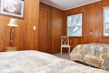Lucky Horseshoe Cabins Hotell Au Sable Exteriör bild