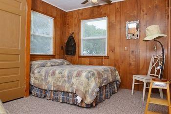 Lucky Horseshoe Cabins Hotell Au Sable Exteriör bild